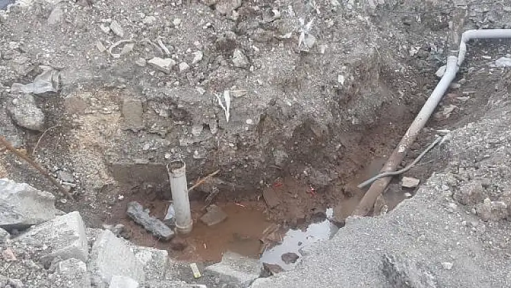 'Tıkanan lağım borusuyla mahalleyi kokular sardı'