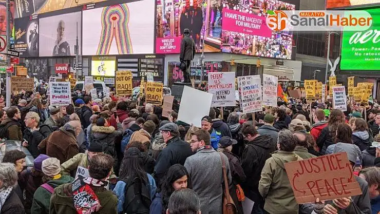 Times Meydanı'nda savaş karşıtı protesto