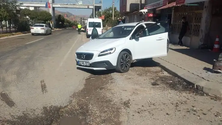 'Tır ile çarpışan otomobilin sürücüsü yaralandı'