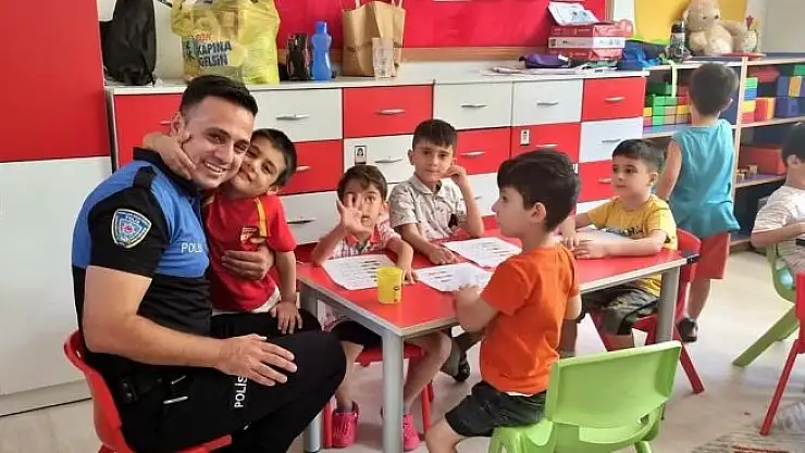 'Toplum destekli polisler öğrencileri yalnız bırakmadı'