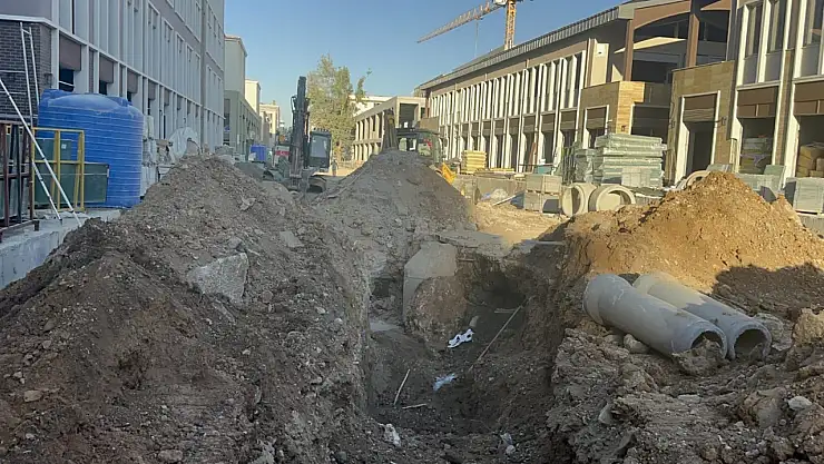 Toprak altında kalan işçi kurtarılamadı