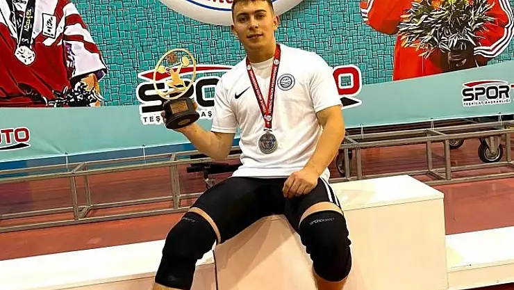 'Toptaş 275 kilo kaldırarak Türkiye ikincisi oldu'