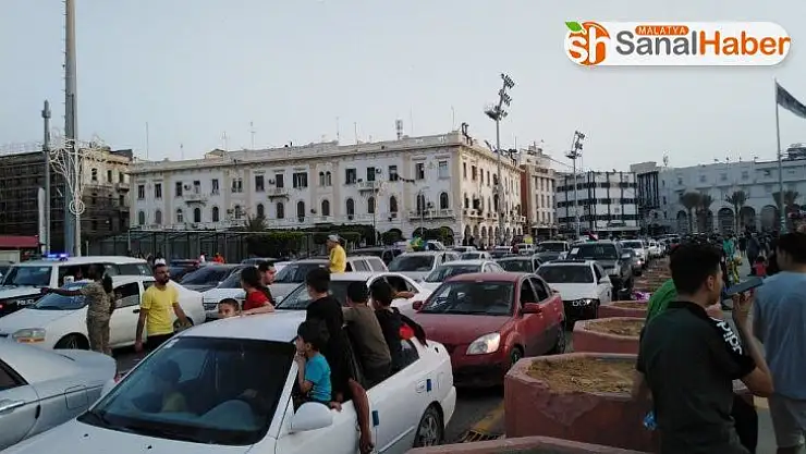 Trablus'ta halk kutlamalar için sokaklara döküldü