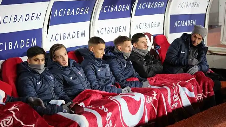 'Trabzonlu futbolcular battaniyelere sarıldı'