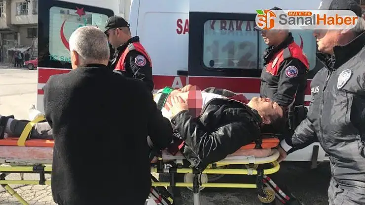 Trafik kazası sonrası sopalı bıçaklı kavga: 3 yaralı
