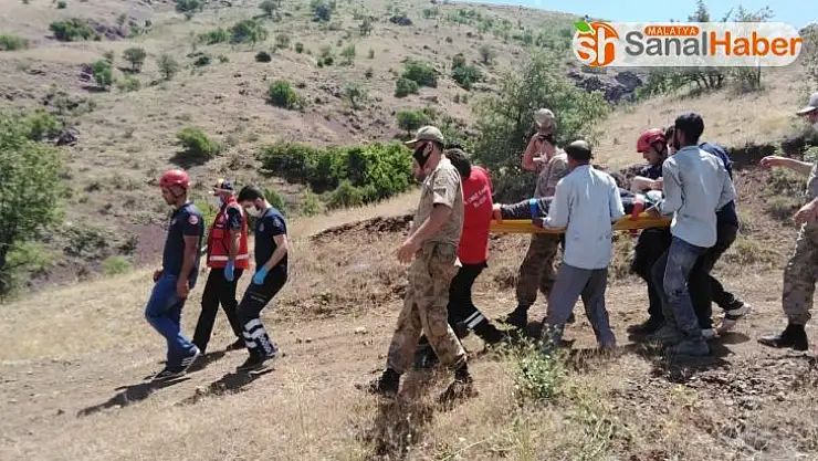 Traktör dereye yuvarlandı, 2 yaralıyı UMKE ekipleri kurtardı