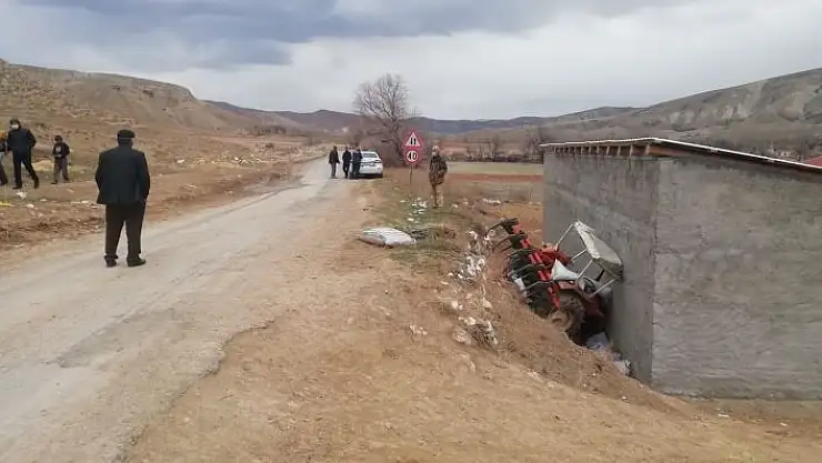 'Traktör devrildi: 2 yaralı'