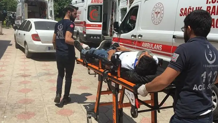 'Traktör ile motosiklet çarpıştı: 2 yaralı'