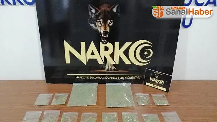 Traktör römorkunda esrar ele geçirildi