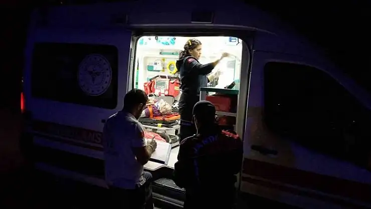 'Traktöre çarparak yoldan çıktı: 3´ü ağır 6 yaralı'