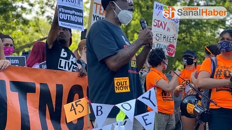 Trump, doğum gününde Beyaz Saray önünde protesto edildi