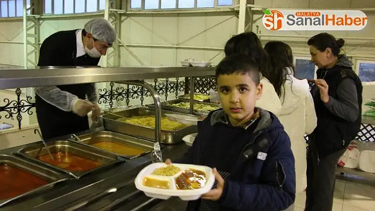 TSK, Elazığ'da kışlayı depremzedelere açtı