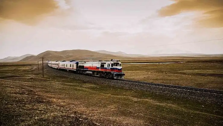 'Turistik Doğu Ekspresi yolcuları trenle gidip uçakla dönüyor'