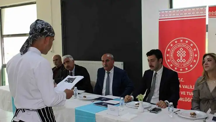 'Turizm Bölümü öğrencileri yemek yarışmasında mücadele etti'