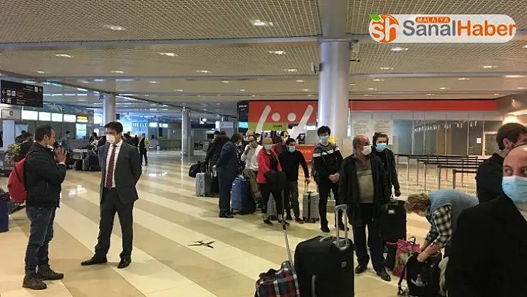 Türk vatandaşları Ukrayna'dan tahliye ediliyor