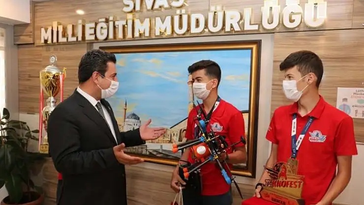 'Türkiye birincisi öğrencilerden Savaşçı´ya ziyaret'