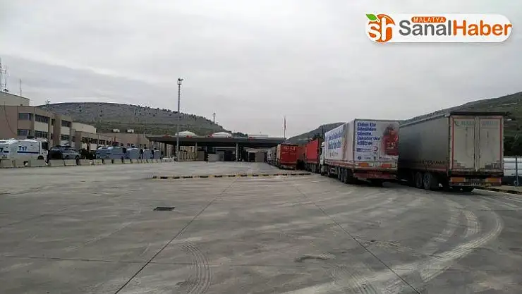 Türkiye'den İdlib'e 85 tır insani yardım