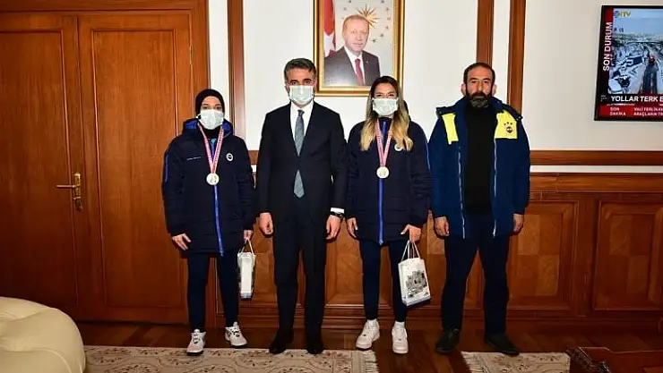 'Türkiye Şampiyonu Boksörlere hediye'