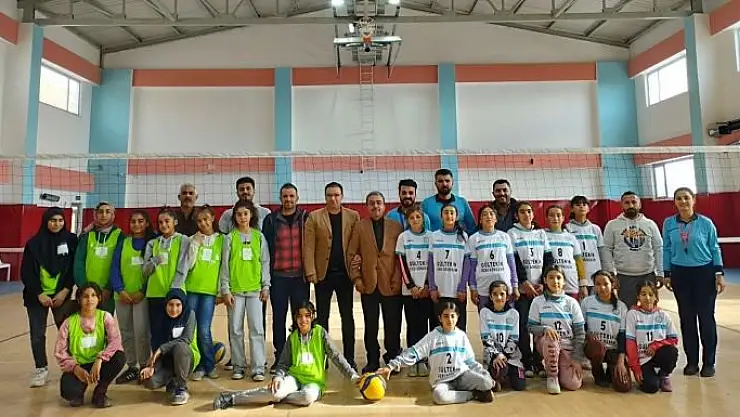 'Tut ilçesinde kızlar voleybol turnuvası düzenlendi'