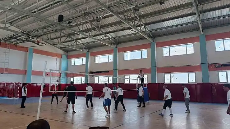 'Tut ilçesinde voleybol turnuvası düzenlendi'