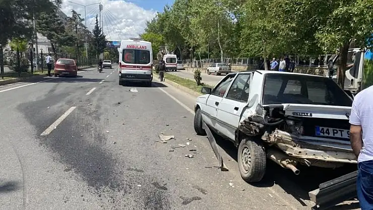 'Üç aracın karıştığı kazada 2 kişi yaralandı'