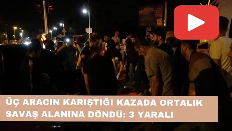 Üç aracın karıştığı kazada ortalık savaş alanına döndü: 3 yaralı