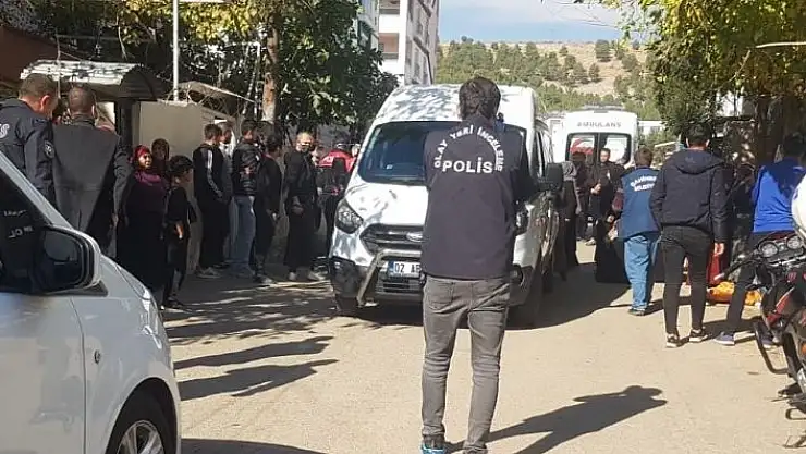 'Üç çocuk annesi kadın banyoda ölü bulundu'