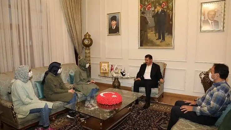 'Üçüz kardeşler tıp fakültesini kazandı'