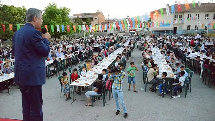 Binlerce Kişi Aynı Sofrada İftar Yapıyor