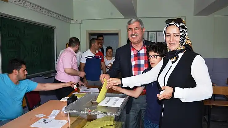 Başkan Polat, Oyunu Ailesi İle Birlikte Kullandı