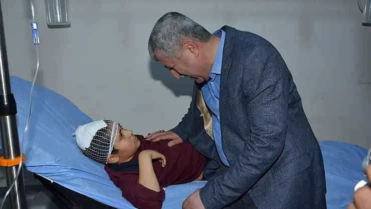 BAŞKAN POLAT, KAZA GEÇİREN ÖĞRENCİLERİ ZİYARET ETTİ