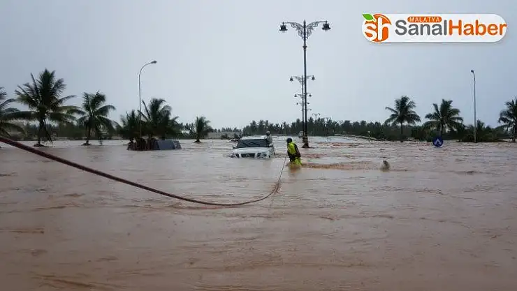 Umman'da fırtına ve yağışlar hayatı felç etti