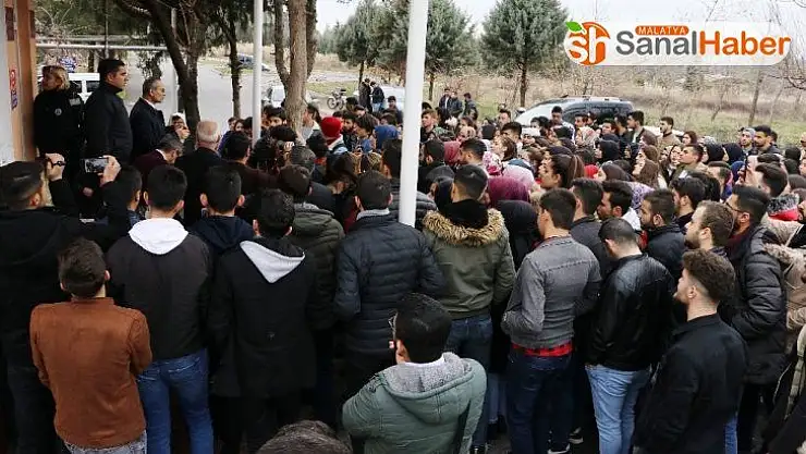 Üniversite öğrencileri 'Çürük raporu var' deyip derse girmedi