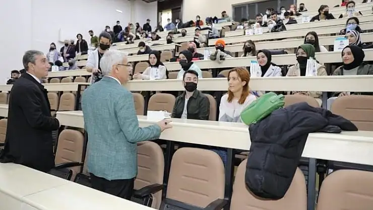 'Üniversite öğrencileri sordu, başkan Güder cevapladı'