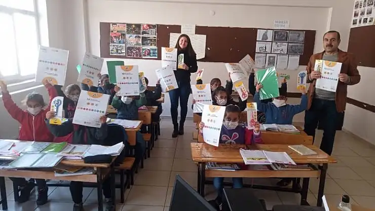 'Üniversite öğrencilerinden köy okuluna destek'