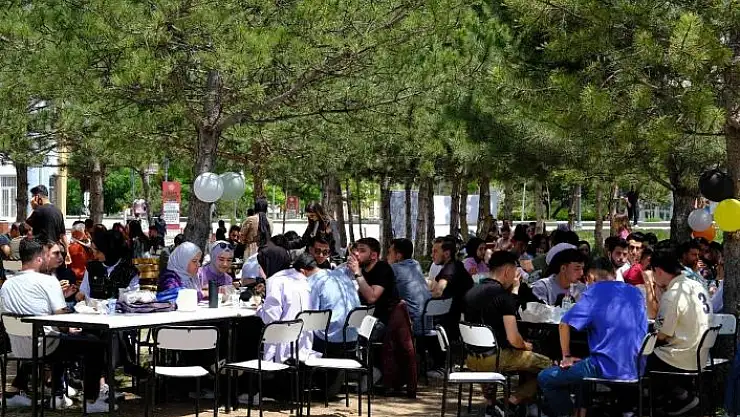 'Üniversiteye pideli veda'