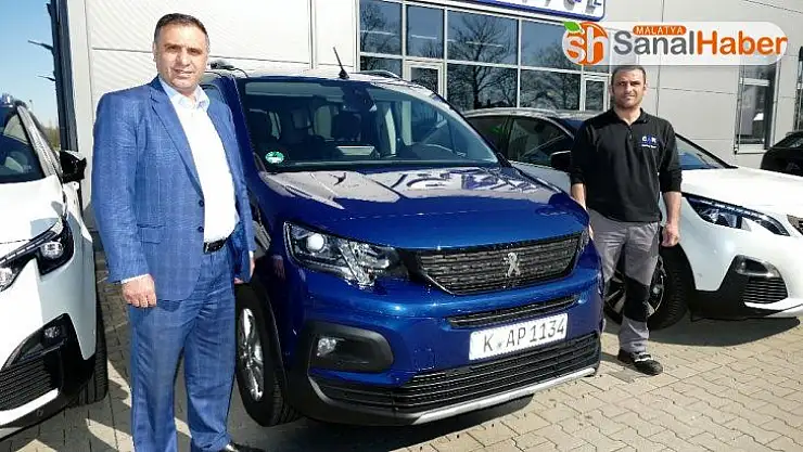 Ünlü otomobil üreticisinden camiye araba bağışı