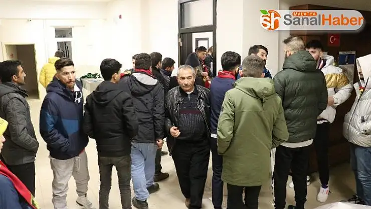 Ünlü rapçiler deprem bölgesinde