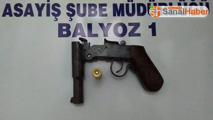 Uyuşturucu ve silahlar ele geçirildi