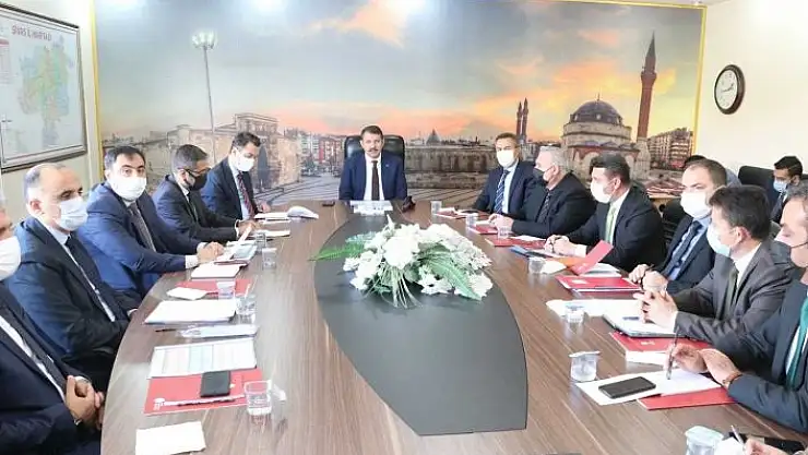 'Vali Ayhan, ''Eğitim olmazsa olmazımız'''