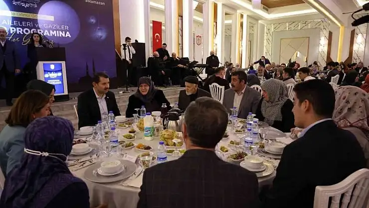 'Vali Ayhan, iftarda şehit ailelerini ağırladı'