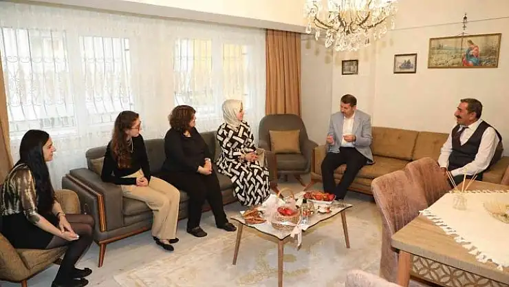 'Vali Ayhan Paskalya Bayramında Hristiyan ailenin misafiri oldu'