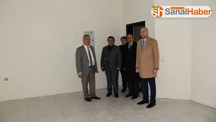 Vali Aykut Pekmez okul inşaatını inceledi