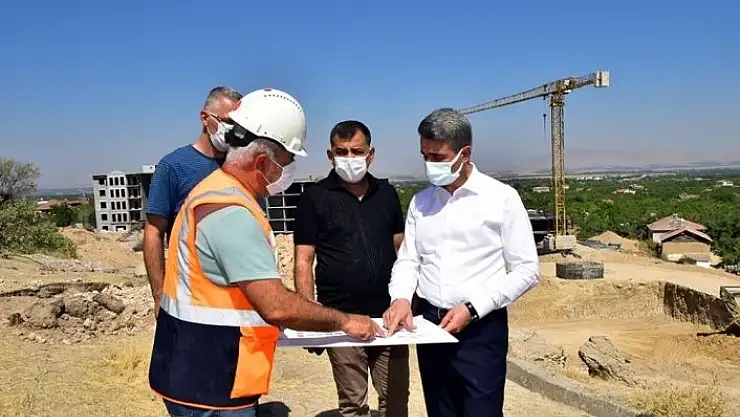 'Vali Baruş, deprem konutlarını inceledi'
