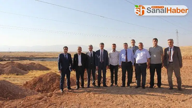 Vali Baruş kuru kayısı lisanslı depoculuk inşaatında incelemelerde bulundu