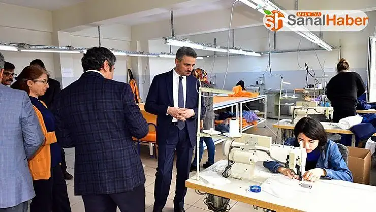 Vali Baruş, maske ve dezenfektan üretimi yapan liseleri ziyaret etti