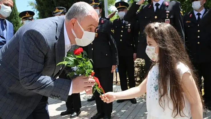 'Vali Coşkun´dan şehitlik ziyareti'