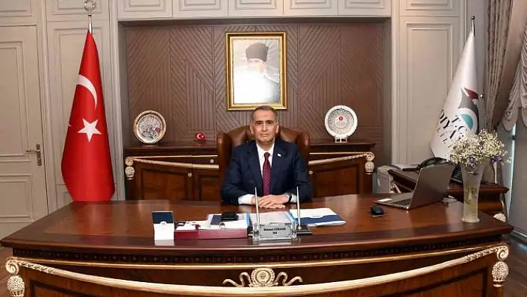 'Vali Çuhadar, 24 Kasım Öğretmenler Günü kutladı'