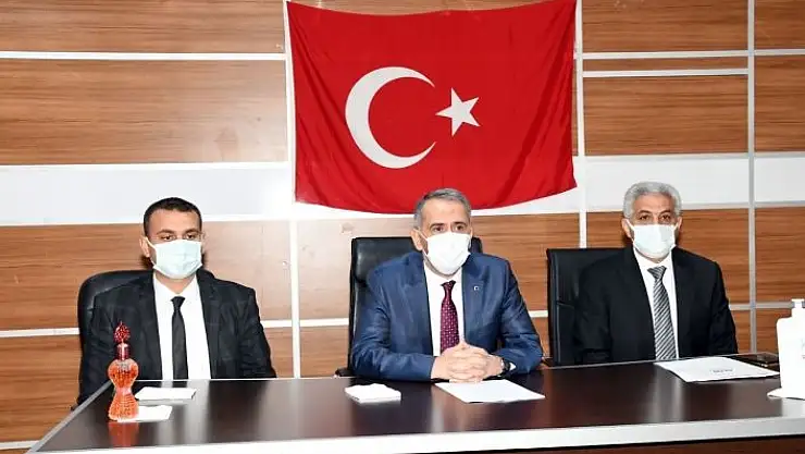 'Vali Çuhadar Gerger´de deprem konutlarıyla ilgili toplantı yaptı'