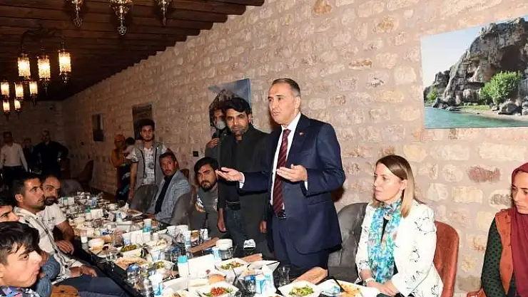'Vali Çuhadar, iftarda roman vatandaşlarla buluştu'